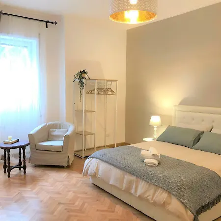 Piazza Del Popolo Charming Flat شقة